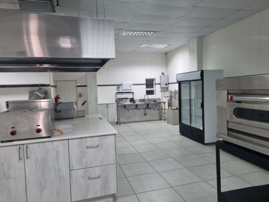 To Let Commercial Property for Rent in Voorbaai Western Cape